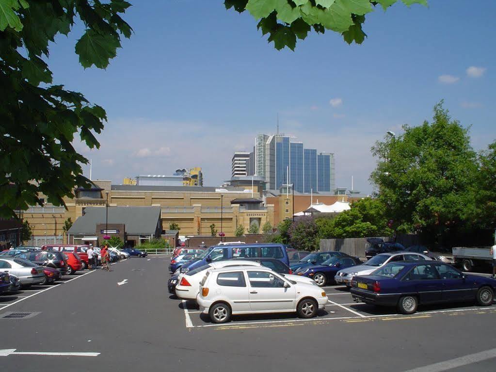 Red Lion Hotel Basingstoke Exterior photo
